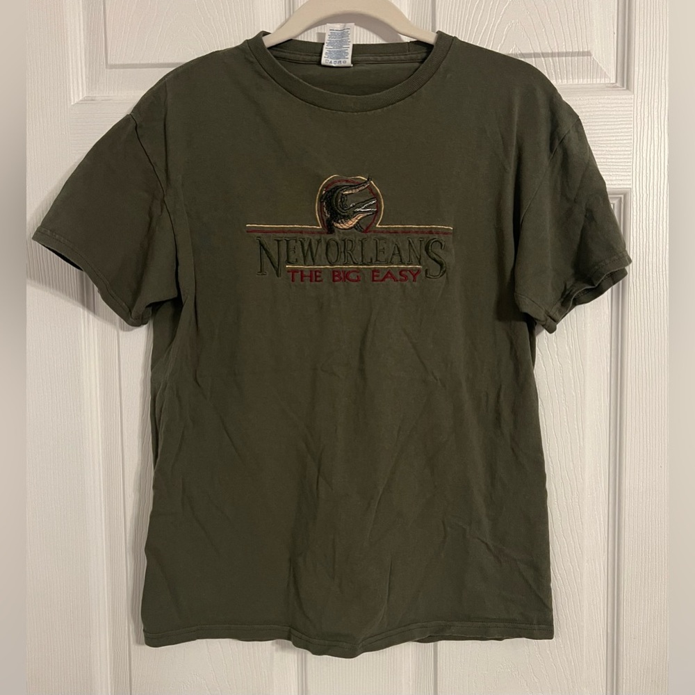 Delta Pro Weight Men’s Medium Embroidered New Orleans The Big Easy Green Tshirt